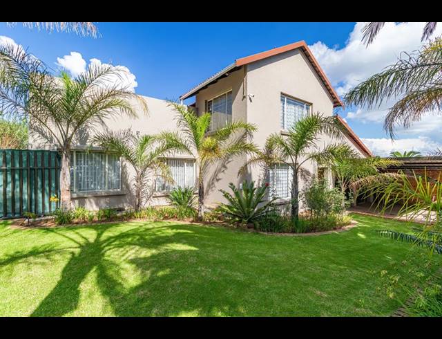 4 BEDROOM HOUSE FOR SALE IN VAN RIEBEECK PARK
